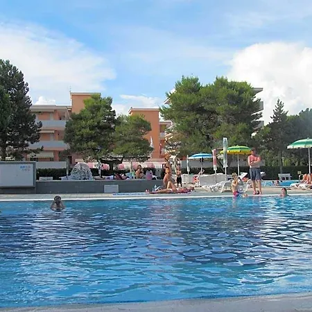 Aparthotel Valbella - With Pool 3*