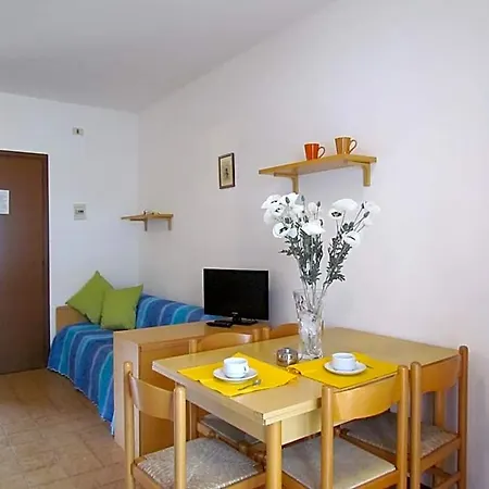 Aparthotel Valbella - With Pool 3*