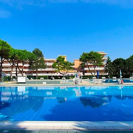 Valbella - With Pool Aparthotel Bibione